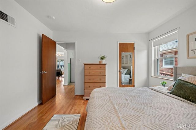 6916 Hampton Avenue, St Louis, MO 63109