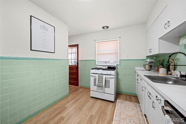 6916 Hampton Avenue, St Louis, MO 63109
