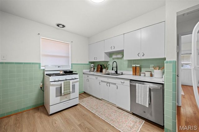6916 Hampton Avenue, St Louis, MO 63109
