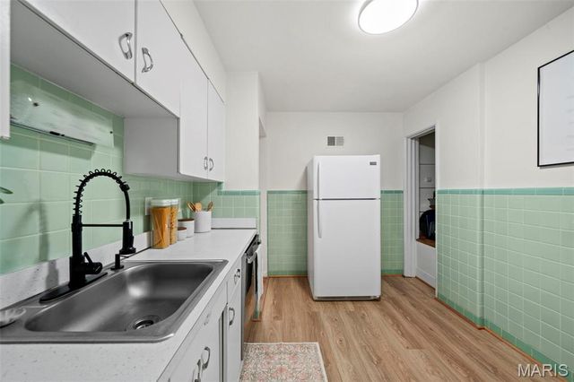 6916 Hampton Avenue, St Louis, MO 63109