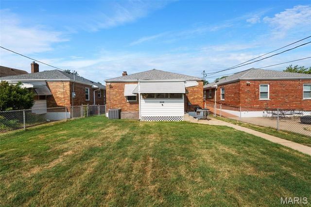 6916 Hampton Avenue, St Louis, MO 63109