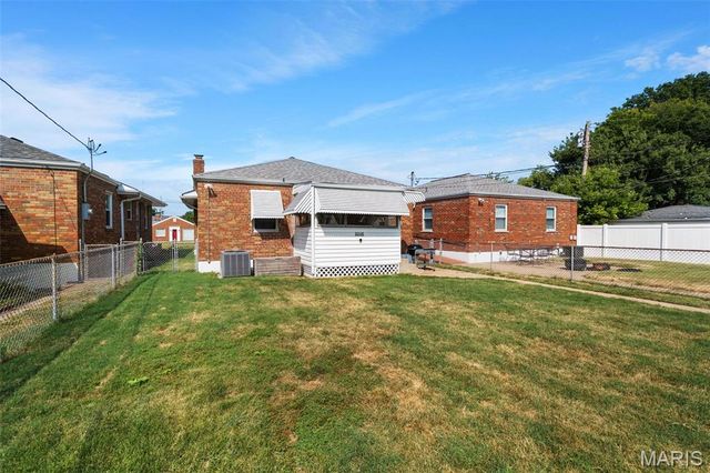 6916 Hampton Avenue, St Louis, MO 63109