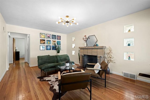 6916 Hampton Avenue, St Louis, MO 63109