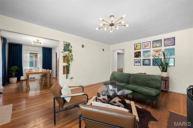 6916 Hampton Avenue, St Louis, MO 63109