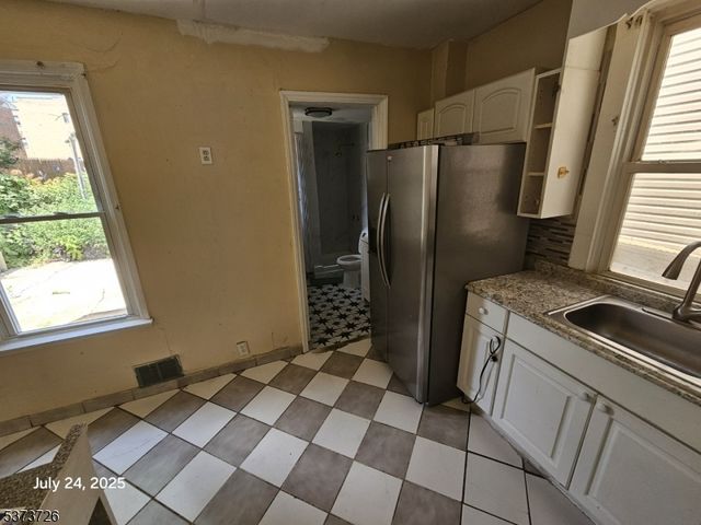 81 Westfield Ave, Elizabeth City, NJ 07208
