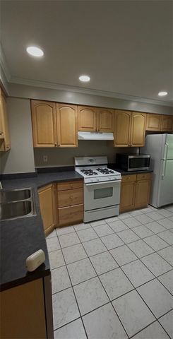 14 Yale Ave, West View, PA 15229