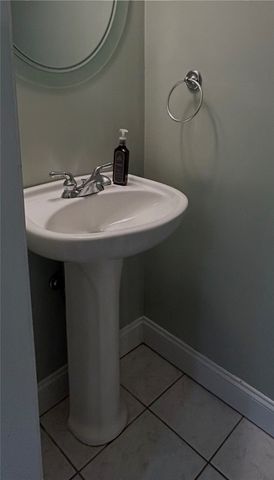 14 Yale Ave, West View, PA 15229