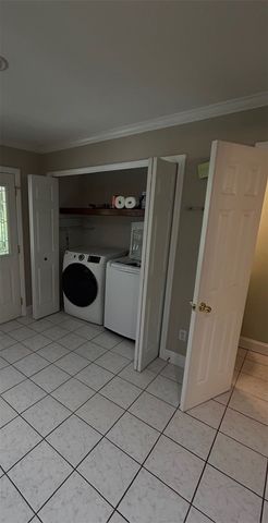 14 Yale Ave, West View, PA 15229
