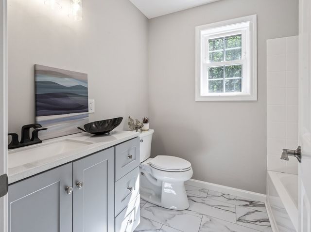 87 Murray Rd, Ashburnham, MA 01430