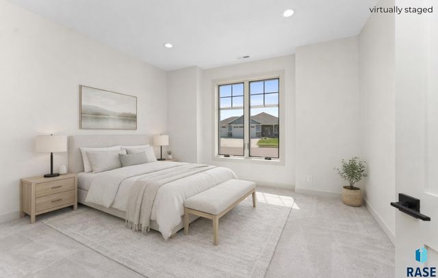 8621 W Shoreline Pl Place, Sioux Falls, SD 57107