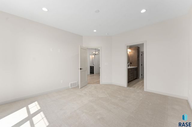 8621 W Shoreline Pl Place, Sioux Falls, SD 57107