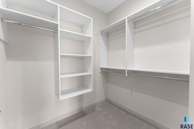 8621 W Shoreline Pl Place, Sioux Falls, SD 57107