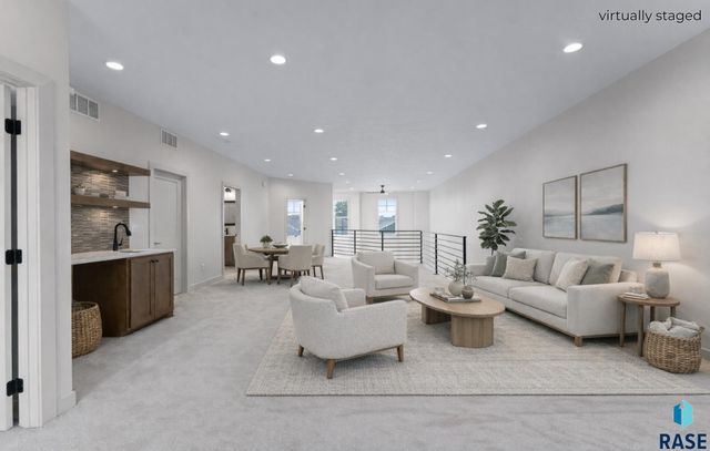 8621 W Shoreline Pl Place, Sioux Falls, SD 57107