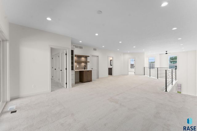 8621 W Shoreline Pl Place, Sioux Falls, SD 57107