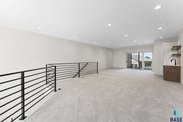 8621 W Shoreline Pl Place, Sioux Falls, SD 57107