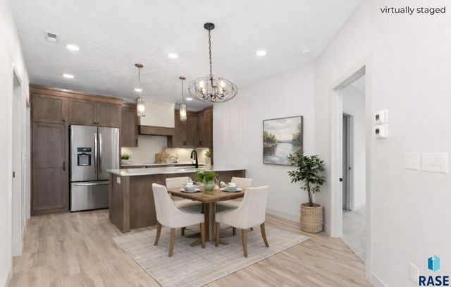 8621 W Shoreline Pl Place, Sioux Falls, SD 57107