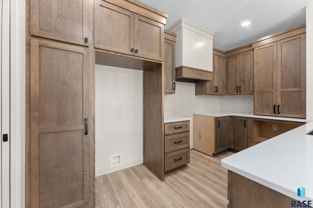 8621 W Shoreline Pl Place, Sioux Falls, SD 57107