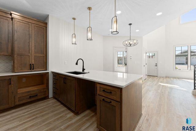 8621 W Shoreline Pl Place, Sioux Falls, SD 57107