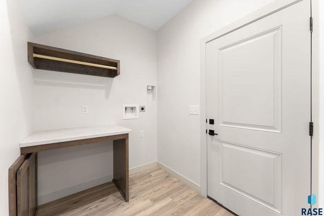 8621 W Shoreline Pl Place, Sioux Falls, SD 57107