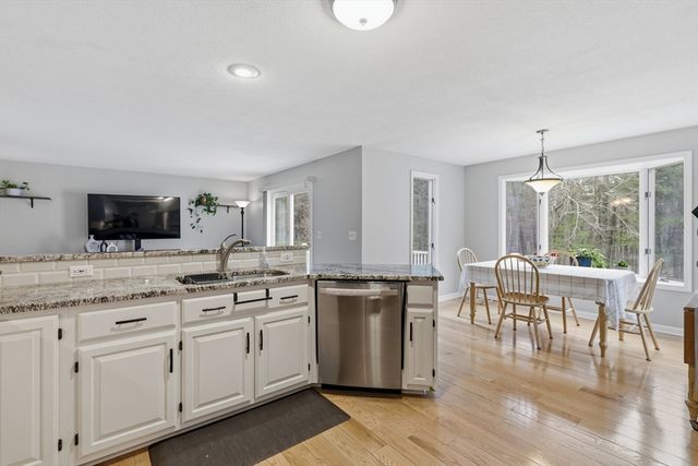 237 Millbrook Dr, East Longmeadow, MA 01028