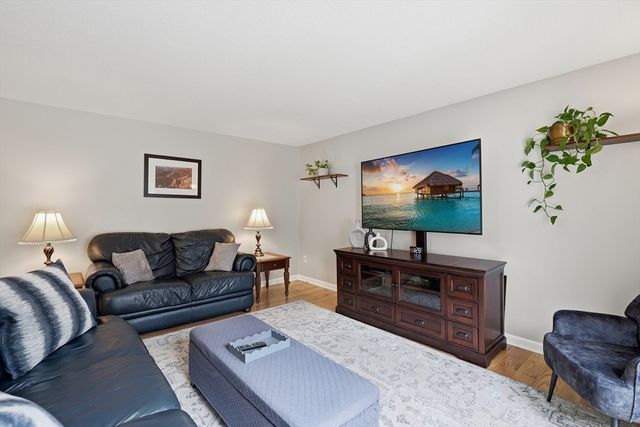 237 Millbrook Dr, East Longmeadow, MA 01028