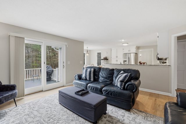 237 Millbrook Dr, East Longmeadow, MA 01028