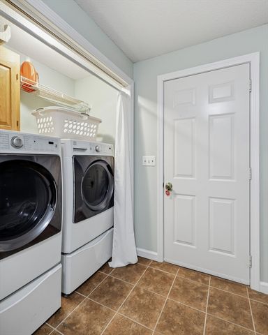 237 Millbrook Dr, East Longmeadow, MA 01028