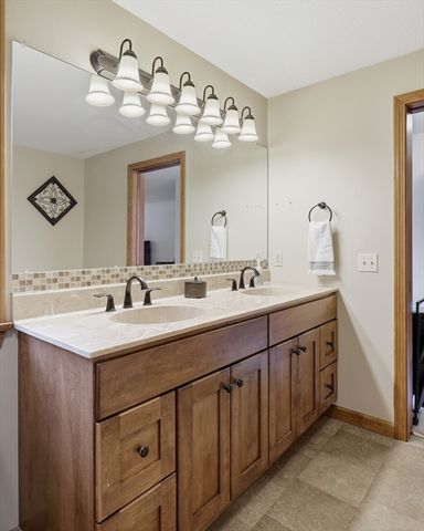 237 Millbrook Dr, East Longmeadow, MA 01028