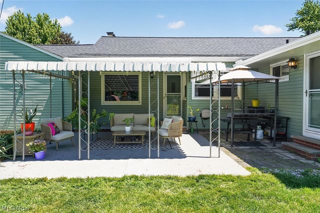 13795 Shawnee Trail, Middleburg Heights, OH 44130