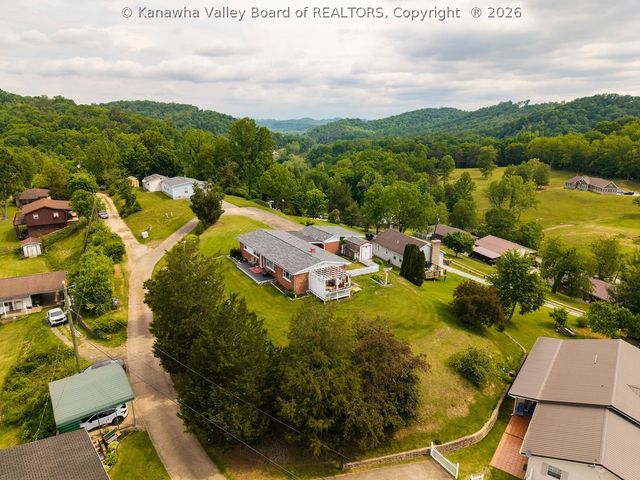 2010 Cameron Lane, Sissonville, WV 25320