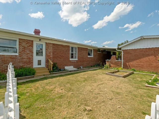 2010 Cameron Lane, Sissonville, WV 25320
