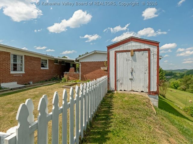 2010 Cameron Lane, Sissonville, WV 25320