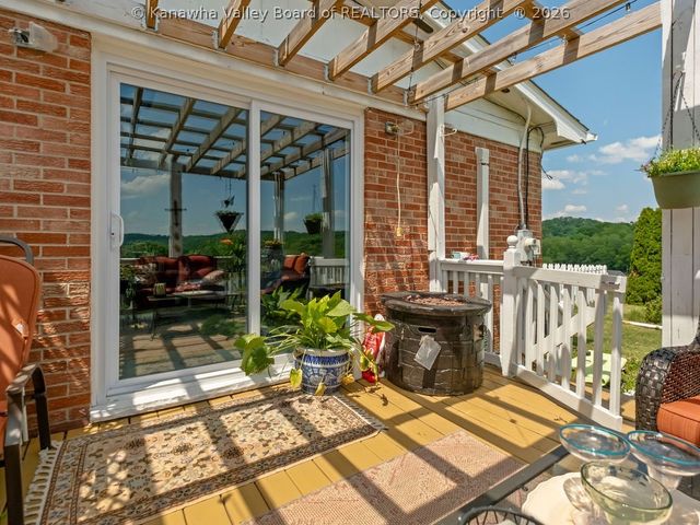 2010 Cameron Lane, Sissonville, WV 25320