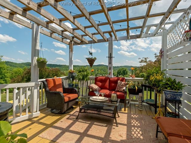 2010 Cameron Lane, Sissonville, WV 25320