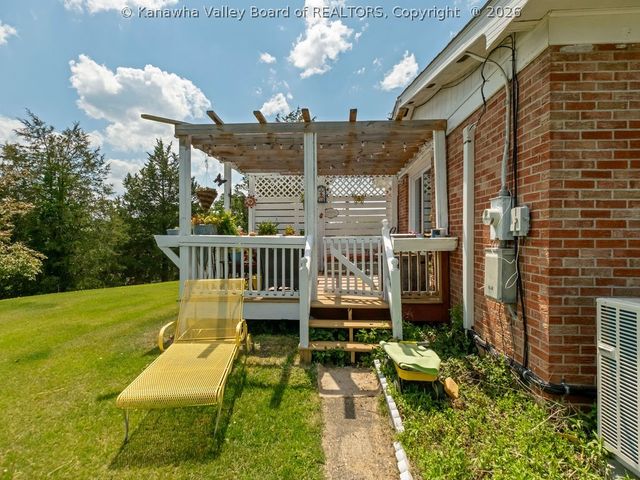 2010 Cameron Lane, Sissonville, WV 25320