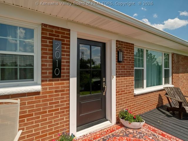 2010 Cameron Lane, Sissonville, WV 25320