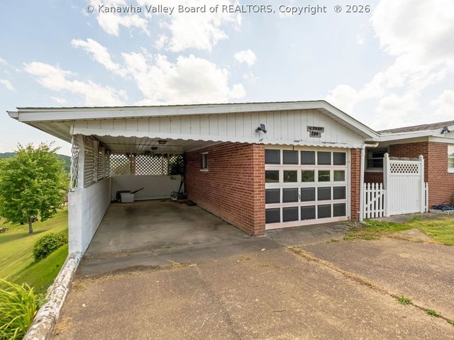 2010 Cameron Lane, Sissonville, WV 25320