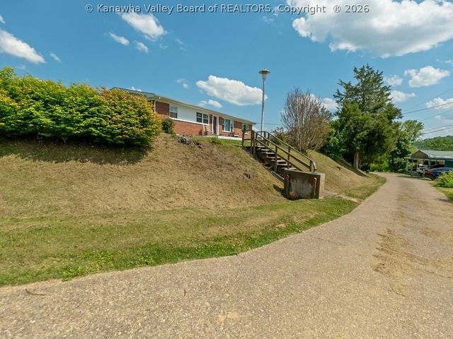 2010 Cameron Lane, Sissonville, WV 25320