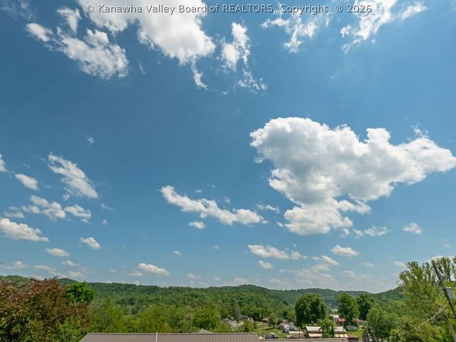2010 Cameron Lane, Sissonville, WV 25320
