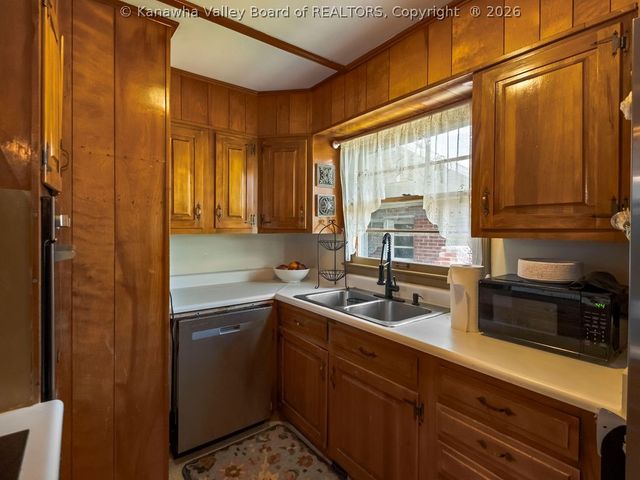 2010 Cameron Lane, Sissonville, WV 25320