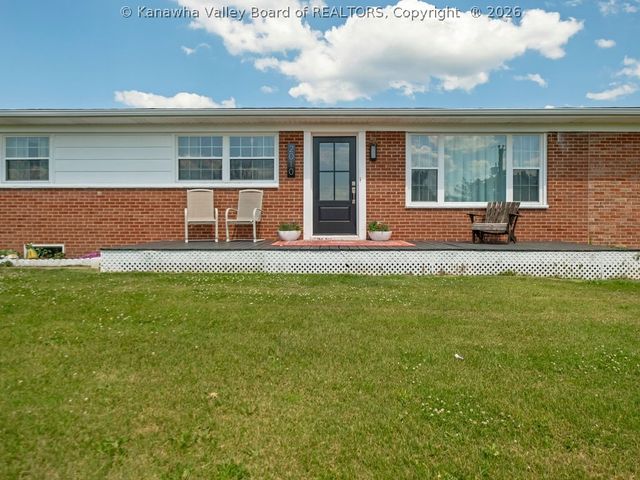 2010 Cameron Lane, Sissonville, WV 25320
