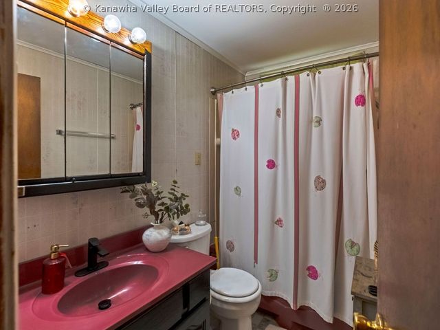 2010 Cameron Lane, Sissonville, WV 25320
