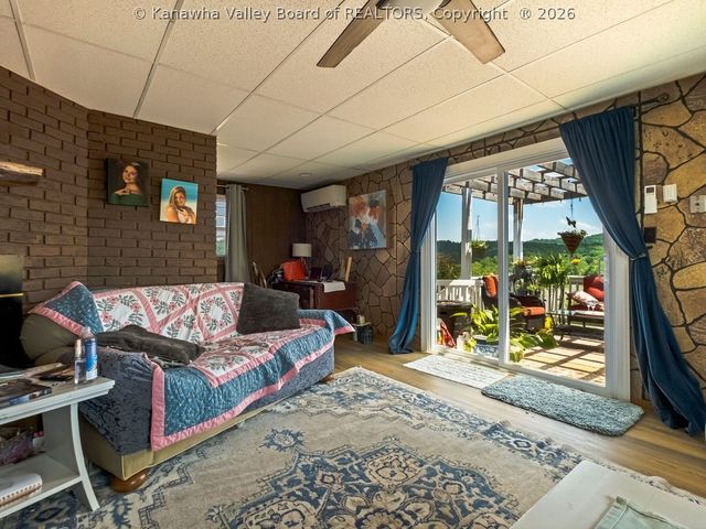 2010 Cameron Lane, Sissonville, WV 25320