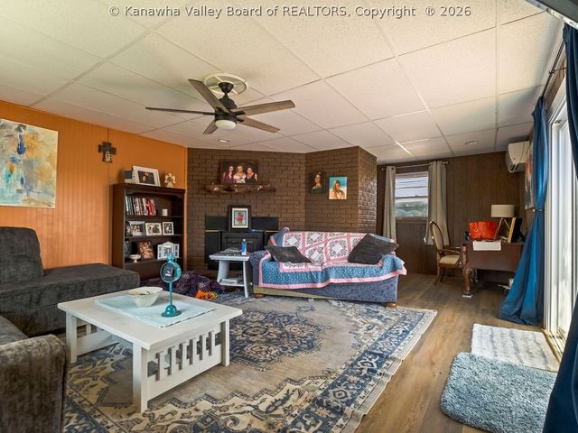 2010 Cameron Lane, Sissonville, WV 25320