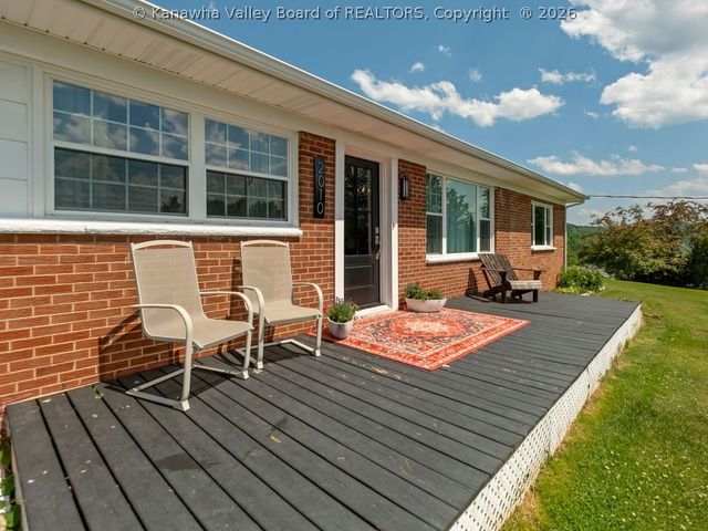 2010 Cameron Lane, Sissonville, WV 25320