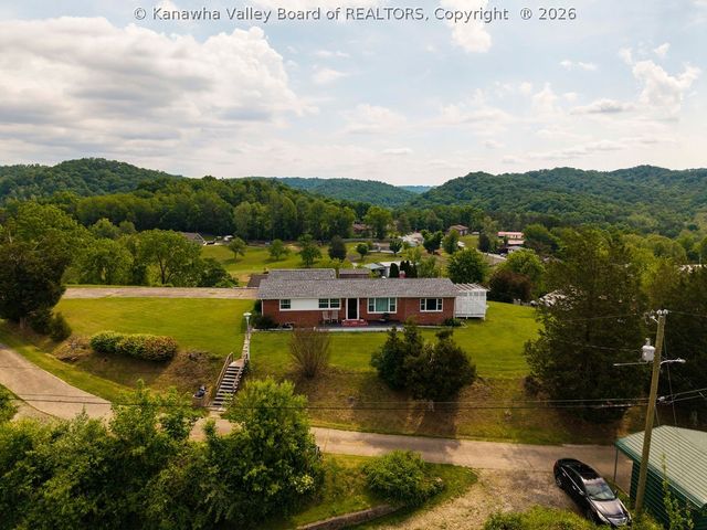 2010 Cameron Lane, Sissonville, WV 25320