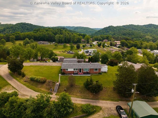 2010 Cameron Lane, Sissonville, WV 25320