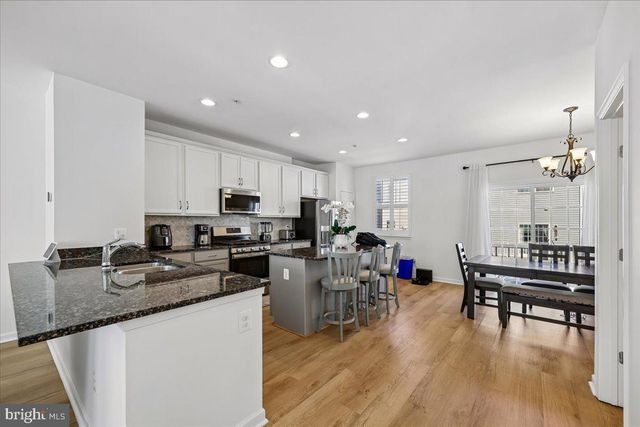 14311 SUMMIT VIEW LN, Rockville, MD 20850