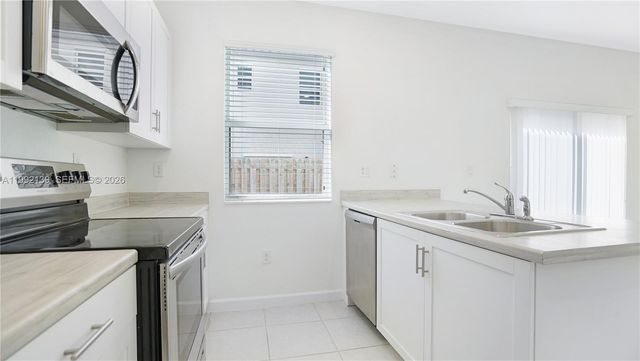 2676 SE 12th St 2676, Homestead, FL 33035