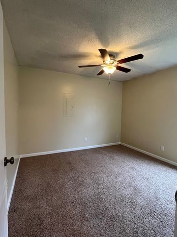 404 Sideline Dr, Oak Grove, KY 42262